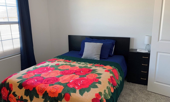 Hutto House | Queen Bed Private Bath in Lovely house in charming Hutto