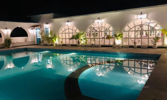 Udaipur District Resort | Queen’s Town is a Beautiful Ambient 6 Bedrooms Villa adjoin to Fatehsagar Lake