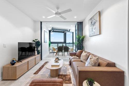 Brisbane Central Business District Apartment | Queens Wharf - Luxe 3BR with Stunning View & Parking