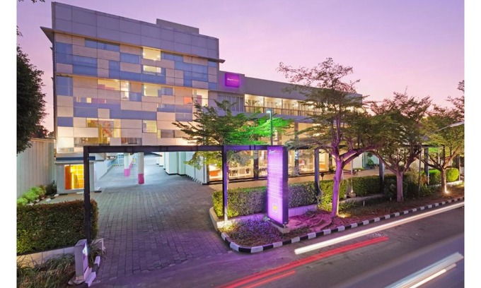 Semarang Hotel | Quest Hotel Simpang Lima - Semarang by ASTON
