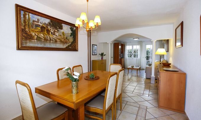 Cambrils Ski Chalet | QUEVEDO House. Beach at 300m.