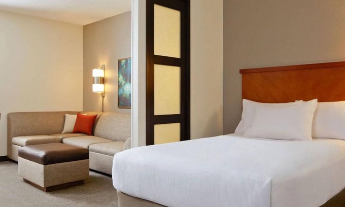 Austin Hotel | Quick Drive to The Vortex! Pet-Friendly Property w/Outdoor Pool, Free Parking!