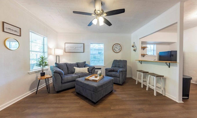 Benton Apartment | Quiet 1-bedroom corporate apartment in central Benton with AC, WiFi