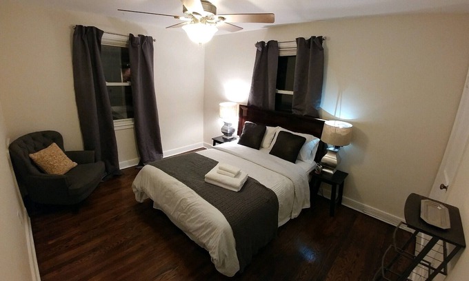 Southeast House | Quiet 3 Story House.20 Min Drive to Everything