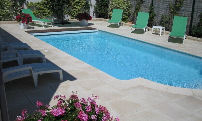 St.-Remy-de-Provence House | Quiet air-conditioned house 4 pers. SWIMMING POOL with salt at 15mn c.v.