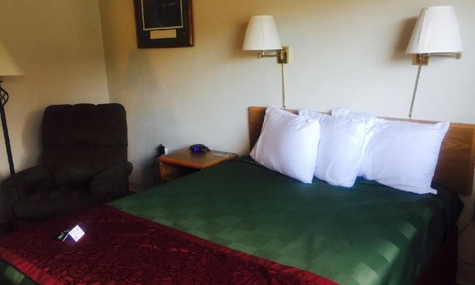 Great Falls Hotel | Quiet centrally located hotel in historic part of town. Dogs welcome