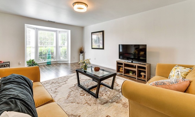 Charlotte House | Quiet Charlotte Home w/ Backyard & Grill!