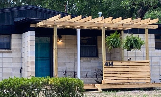 Gainesville House | Quiet & Close to hospitals, UF and more