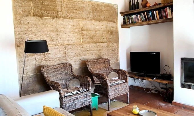 Santiago do Cacem House | Quiet detached country house, countryside &coast 22km, shared pool, restaurant.