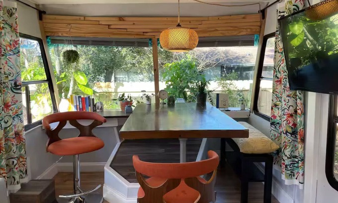 Cocoa House | Quiet Escape in a Tropical Glade