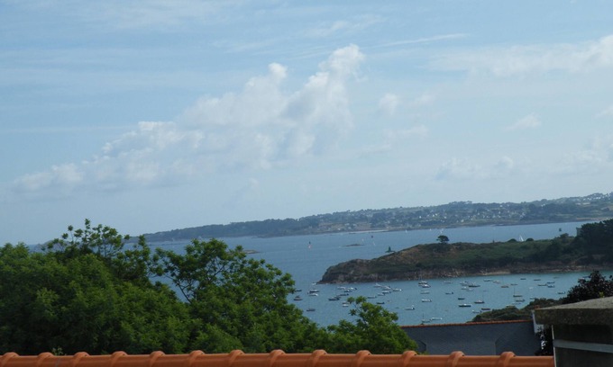 Carantec Apartment | Quiet fully equipped studio in the heart of Carantec