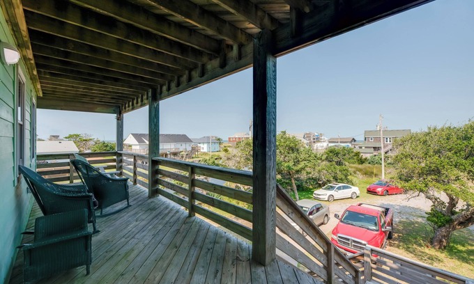 Hatteras Apartment | Quiet Hatteras Duplex With Decks ~ 1 Mile to Beach