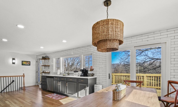 Blue Ridge House | Quiet Highland Home set on gorgeous rolling hills and farm in Western Loudoun