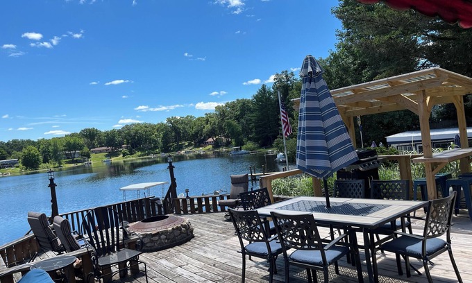 Twin Lake House | Quiet lake front with all the amenities of home! Start your fall tour with us!