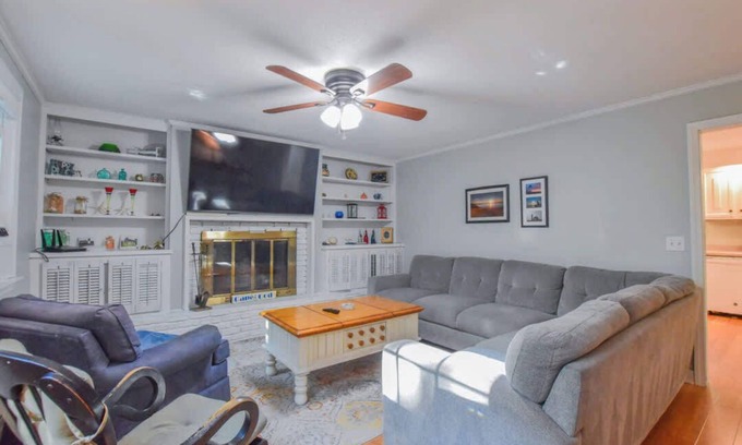 Eastham House | Quiet Location Near Oceanside Beaches!