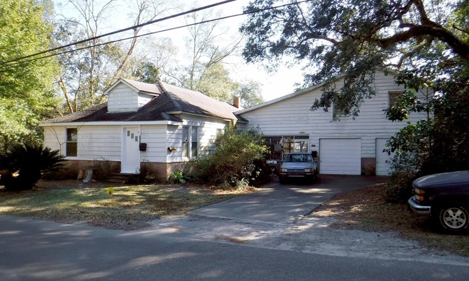 Biloxi Apartment | Quiet neighborhood near beaches, bayou and historic downtown Ocean Springs.