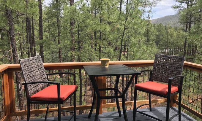 Strawberry Apartment | Quiet, Private,Treehouse Feel. Cozy up at Emma’s Loft in beautiful Strawberry Az
