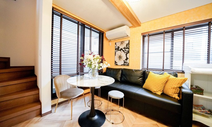 Hiroo House | Quiet residence within walking distance of Shibuya Roppongi Hiroo, supermarket retail nearby.