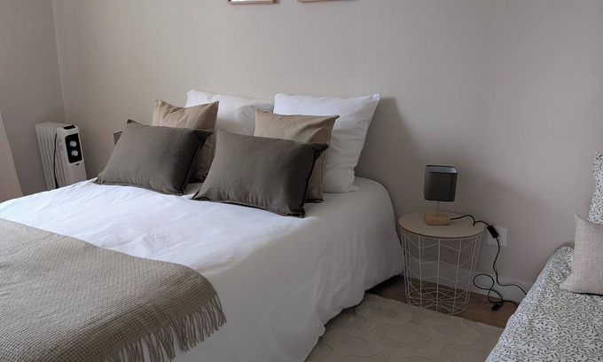 Noyers-sur-Cher Apartment | Quiet, restful little house a few minutes from the zoo, close to the castles.