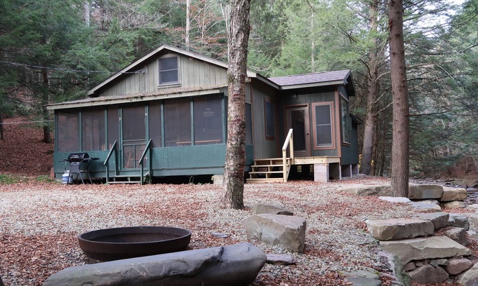 Dushore Cabin | Quiet setting along a beautiful mountian stream!