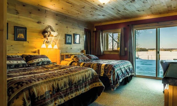 Rice Lake Cabin | Quiet stay on the lake in Room 14 - The Chippewa Lodge - Curriers Lakeview Lodge