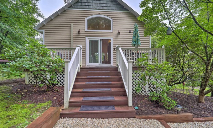 West Jefferson Apartment | Quiet Studio Escape ~ 2 Mi to Blue Ridge Parkway!