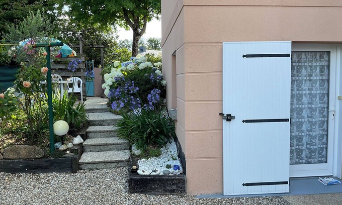 Quimper Apartment | QUIMPER - Charming, comfortable studio with terrace on the beach road