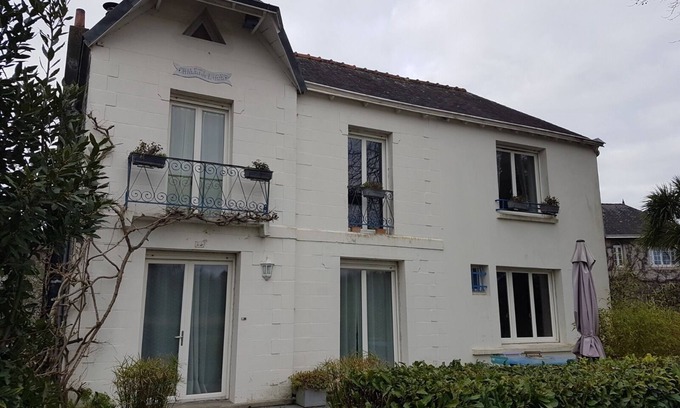 Quimper House | Quimper- Feet in the water for this vacation home - 6 bedrooms