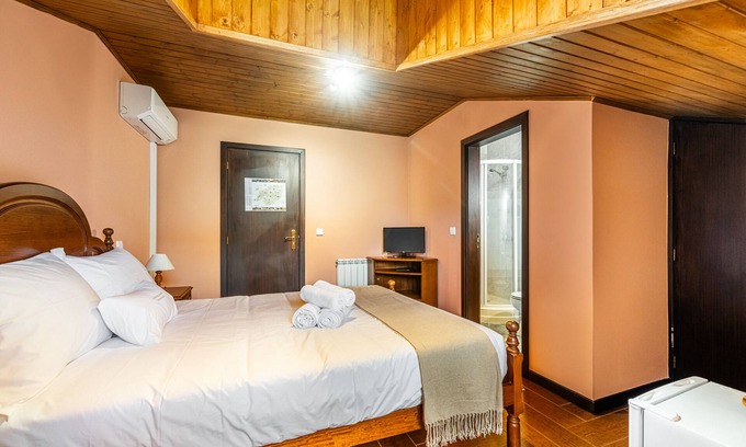 Rio Caldo House | Quinta da Carvalha quarto10