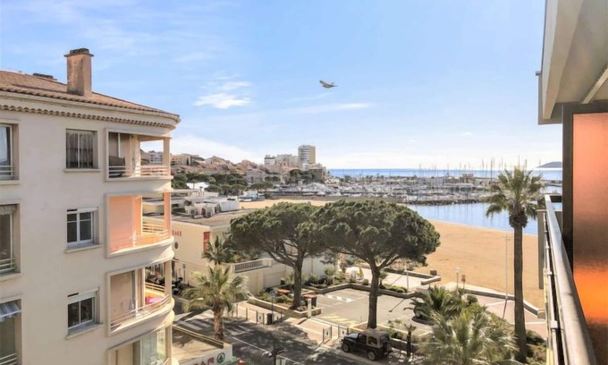 Sainte-Maxime City Centre Apartment | Résidence Azur by Interhome