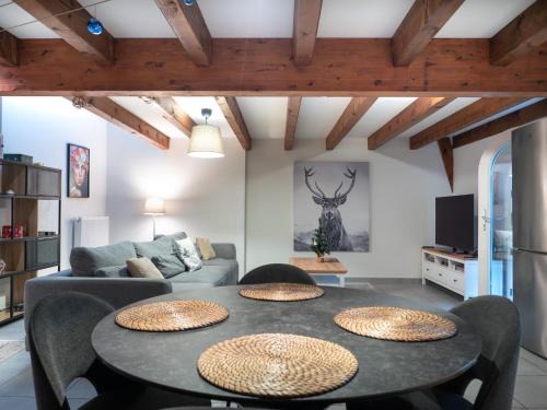 Marlenheim Apartment | Résidence de 80 m2 avec balcon & cour alsacienne - début Route des Vins