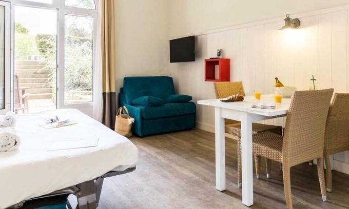 Saint-Martin-de-Re Apartment | Résidence Pierre & Vacances Le Palais des Gouverneurs *** - Studio 3 persons