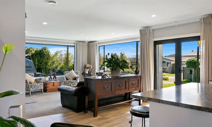 Rainbow Point House | R&R in the always sought after Rainbow Point 250 Meters from the lake