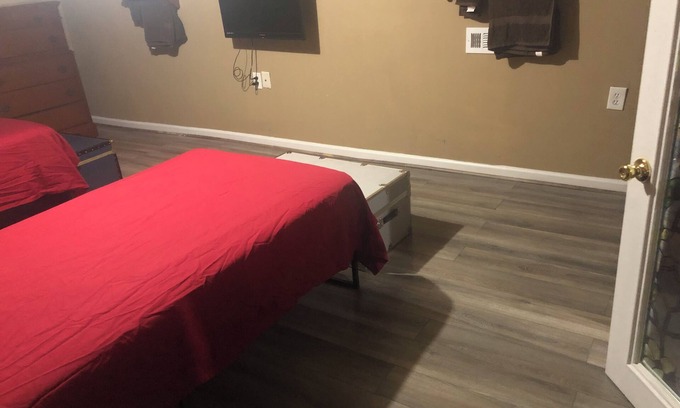 Braselton House | R/R in the country. Minutes away from downtown, family park, & high speed racing