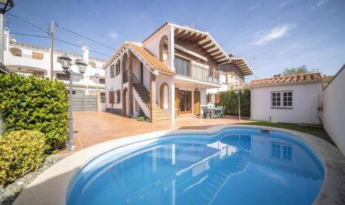 El Roc de Sant Gaieta Villa | R145 Holiday house close to the beach in Roda de Bara