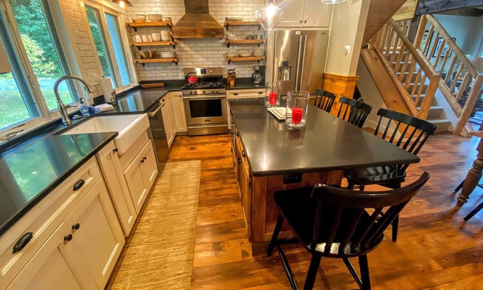 Bretton Woods House | R22 Renovated Bretton Woods condo in unbeatable Ski-In Ski- Outlocation. Fireplace, fast WiFi!