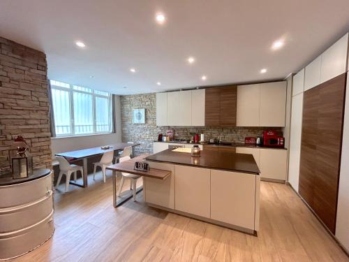 Affori Apartment | R39 Elegant Apartment with Private Parking