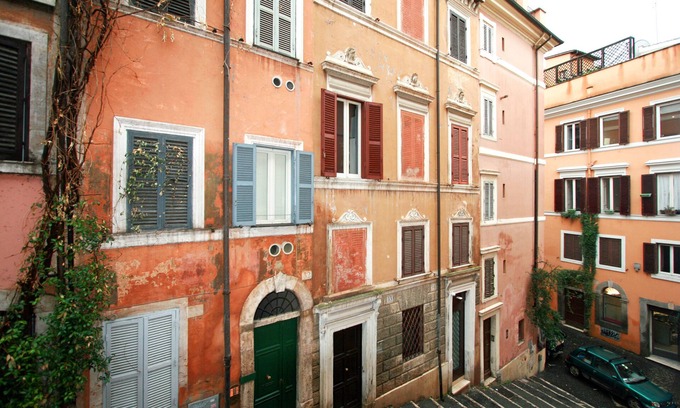 Rome City Centre Apartment | Raffy's Charming Suite at Fori Imperiali in Rome
