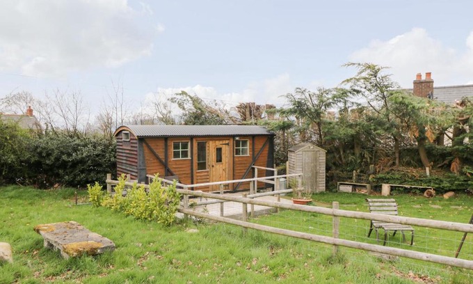 Abergavenny House | Railway Carriage