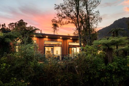 Franz Josef Glacier Hotel | Rainforest Deluxe