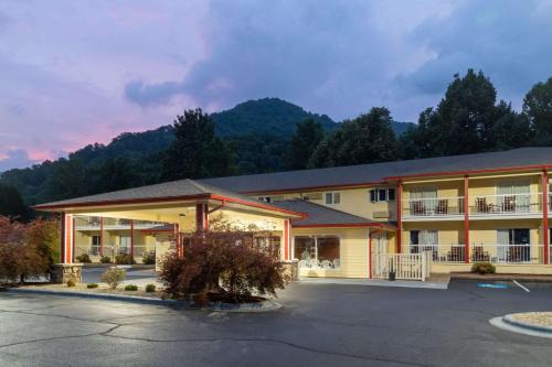 Maggie Valley Hotel | Ramada by Wyndham Maggie Valley