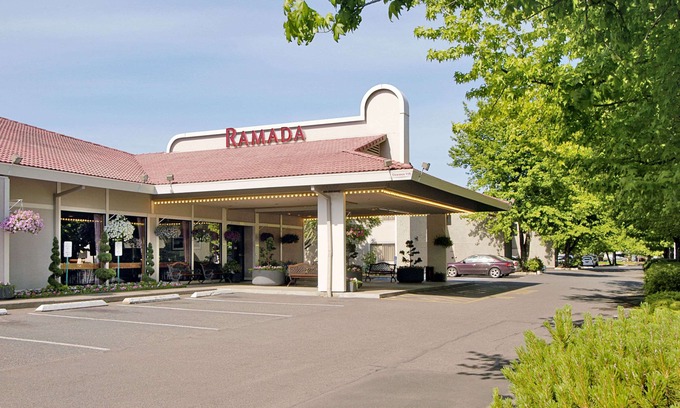 Cully Hotel | Ramada by Wyndham Portland Airport