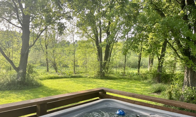 New Franklin House | Ranch featuring 3 King beds, New Hot tub on several acres, & fishing creek.