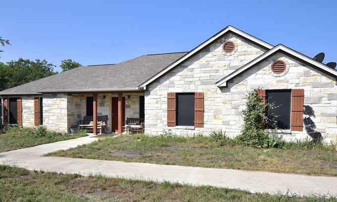 Kempner House | Ranch Stlye open floor plan, w/hottub