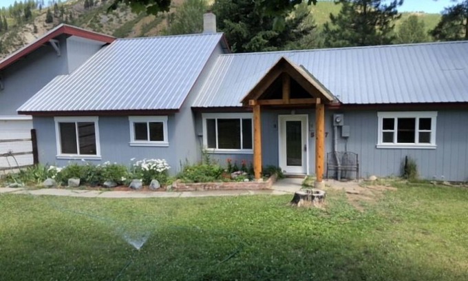 Peshastin Cottage | Ranchito with horses & privately owned river beach access 5 miles away.