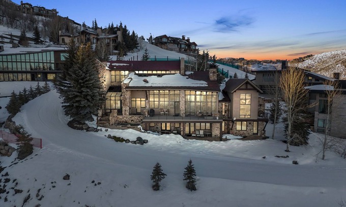 Deer Valley Ski Chalet | Rare Deer Valey Chalet w/ski access, hot tub, room for 18