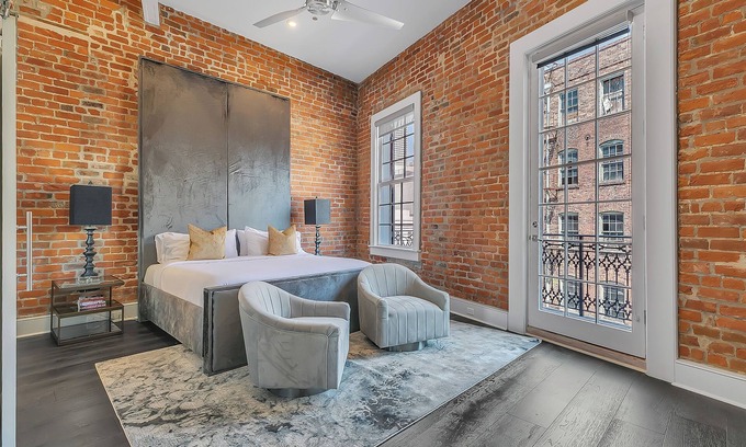 Central Business District Apartment | 📸 RARE! Experience NOLA NOT Found in a HOTEL! 2 Personal Balconies| 3 Beds+Queen Sleeper Sofa📸