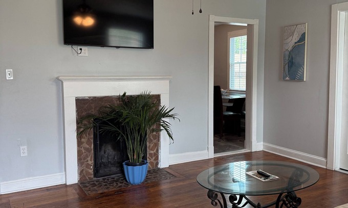 Twickenham House | Rare Find! 5 Minutes to River Street and Eastern Wharf