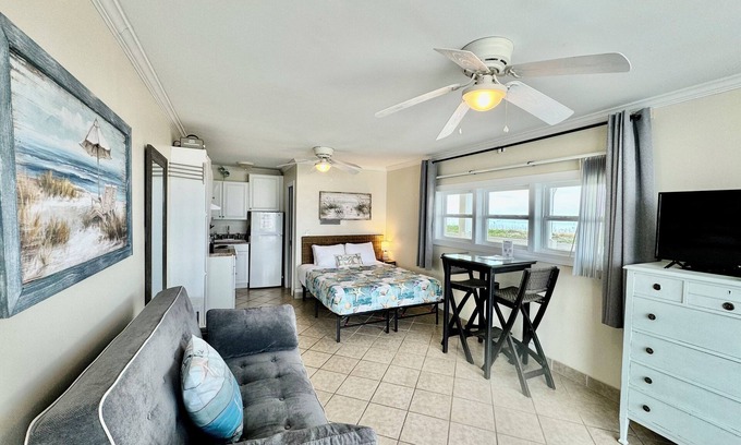 Atlantic Beach Condo | RARE OCEANFRONT CONDO W/PANORAMIC OCEAN & SUNSET VIEW PRIVATE BEACH ACCESS WiFi