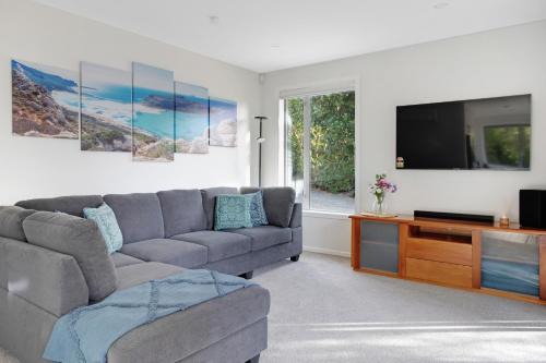Red Beach House | Red Beach Hideaway with BBQ and Air-con